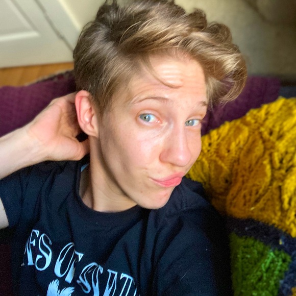 Meet your Posher, Jillian - Picture 1 of 2